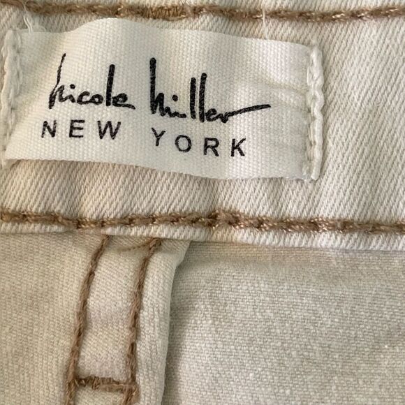 Nicole Miller Flare White Jeans High Rise Boot Cut
Color: Eggshell Size: 14 - Picture 8 of 11